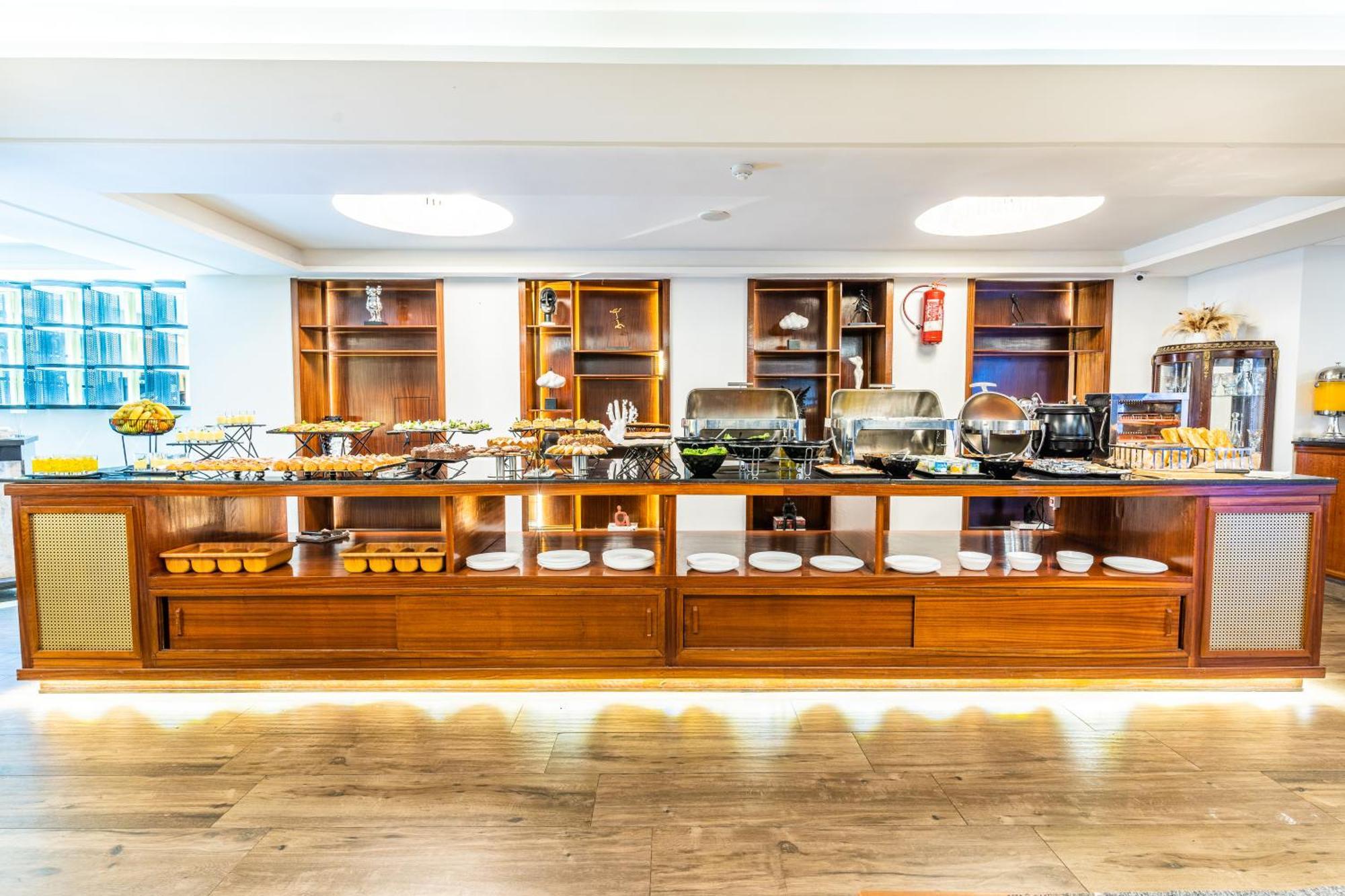One Hotel Καζαμπλάνκα Εξωτερικό φωτογραφία The buffet at the lounge