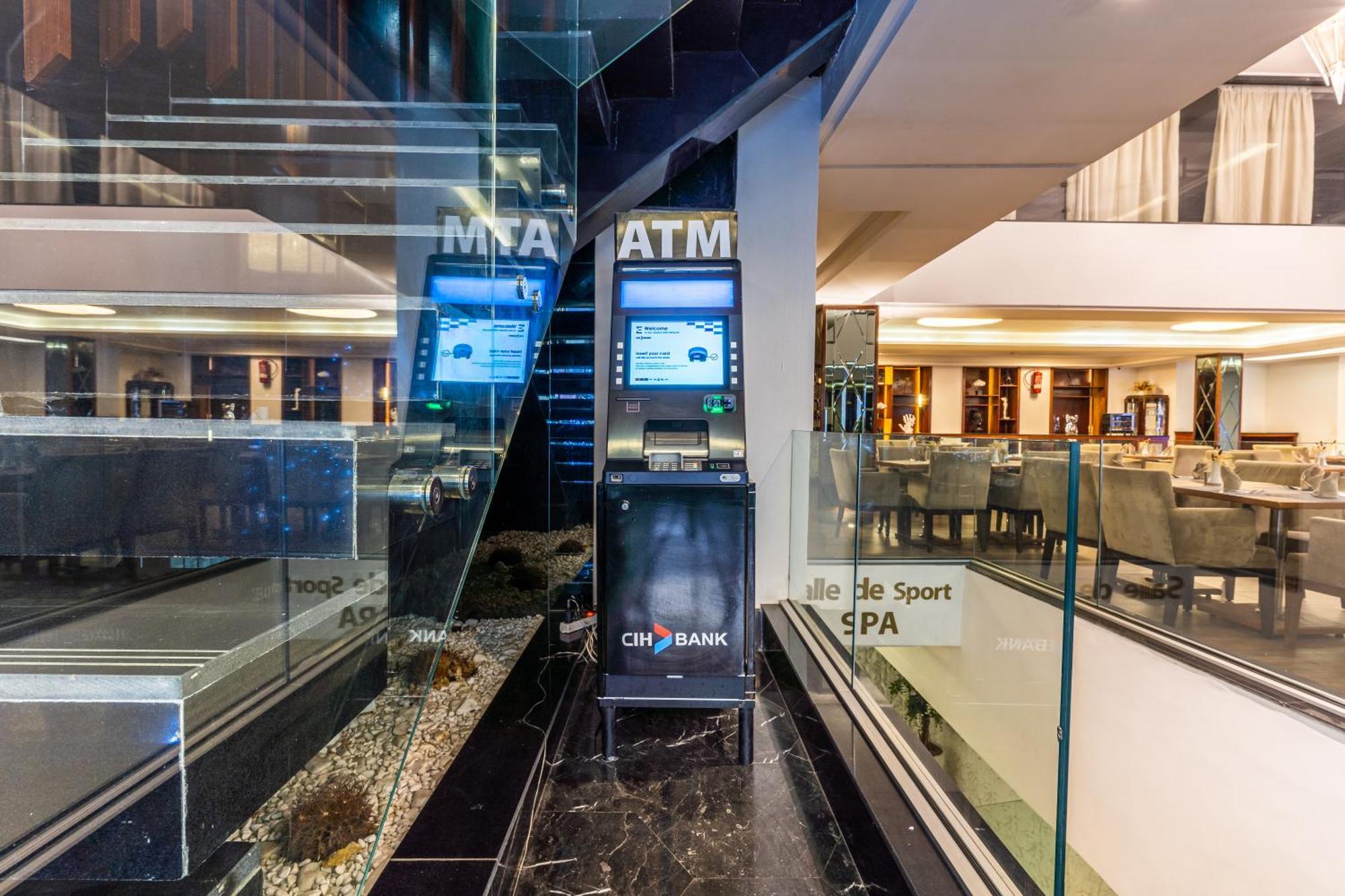 One Hotel Καζαμπλάνκα Εξωτερικό φωτογραφία Citibank ATMs in the lobby of the Citibank Tower in Singapore